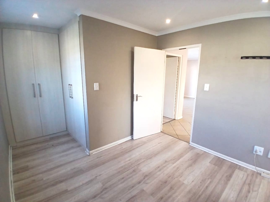 To Let 2 Bedroom Property for Rent in Whispering Pines Western Cape